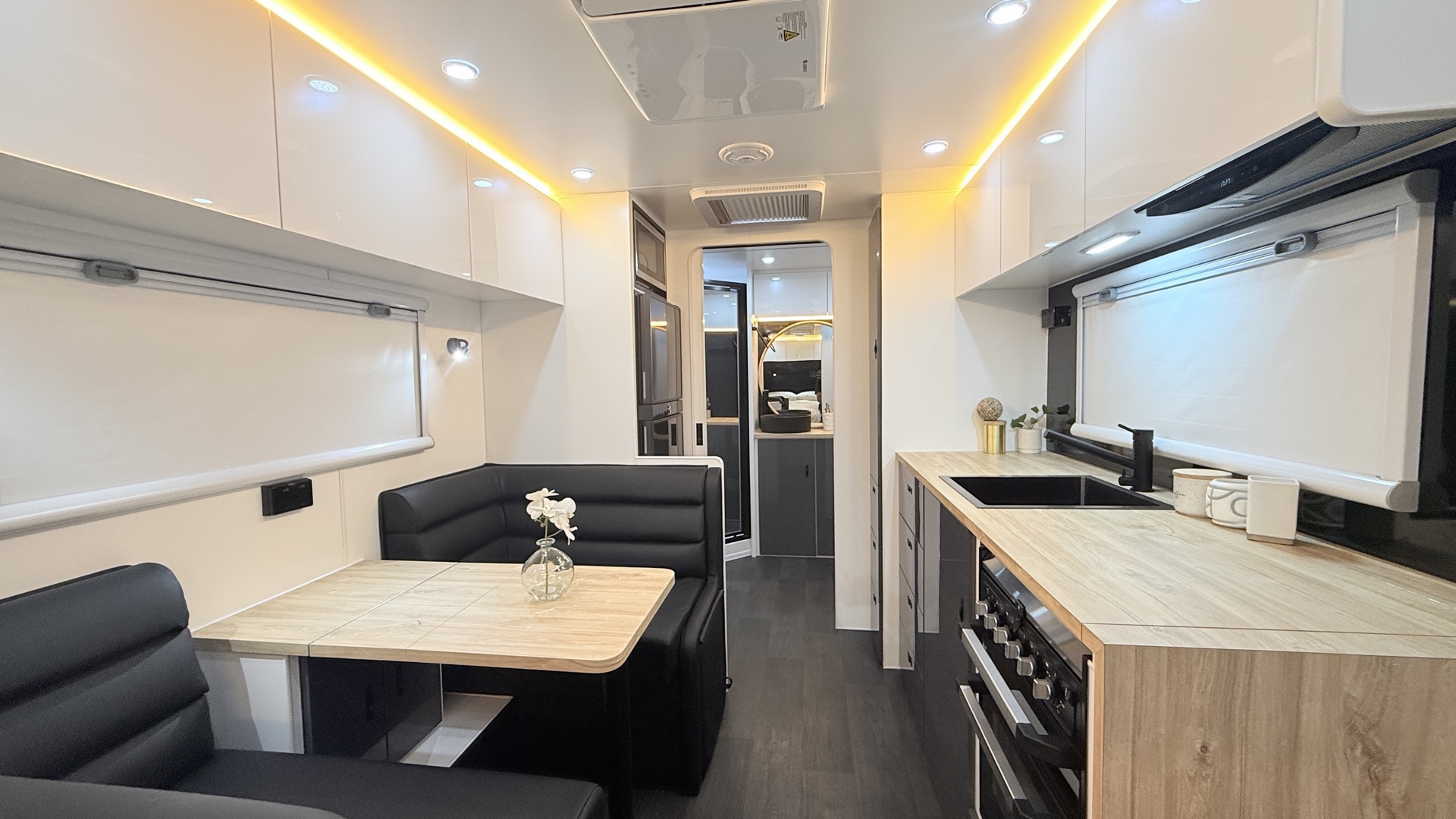 Tanzanite 21 Interior Detail